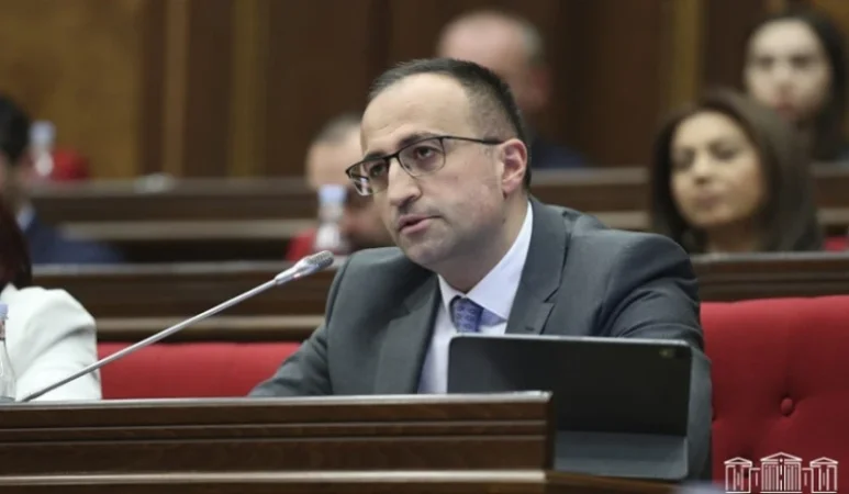 Բանկերի մերժումները խնդիր են ստեղծում կույր քաղաքացիների համար. Արսեն Թորոսյան