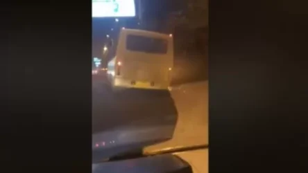 ՏԵՍԱՆՅՈՒԹ․ Երևանում ավտոբուսը ծանրությունից թեված է ընթանում