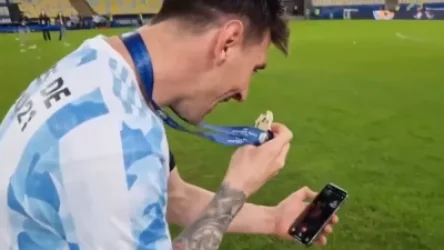 Մեսսին «Ամերիկայի գավաթ»-ի ավարտից հետո իր երեխաներին ցույց է տվել մեդալը