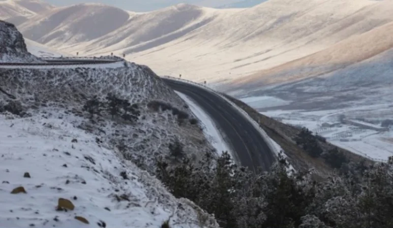 «Մեղրու սար» կոչվող հատվածում տեղում է ձյուն