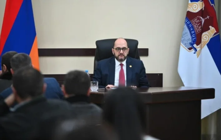 Արայիկ Հարությունյանը հանդիպ է արցախցիների հետ