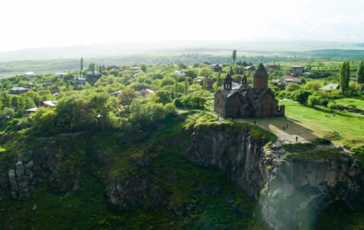 Սաղմոսավանքում այցելուները նկատել են յուրահատուկ տեսարան. Ճապոնիայի ԱԳՆ