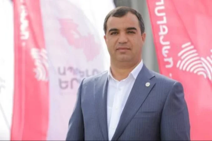 Փարաքարի համայնքապետ Վոլոդյա Գրիգորյանի դուստրը  գրառում է արել