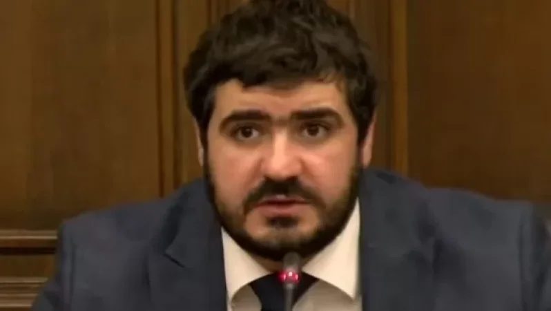 «Հիմա Ալիևը, Բաքվում նստած, ասում ա՝ 1 կմ առաջ եմ գնում, էս երկիրն ալեկոծվում ա»․ Արման Եղոյան