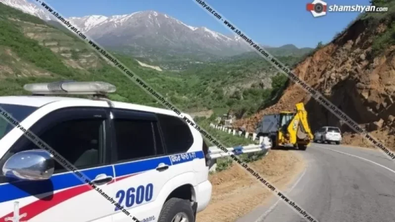 Արտակարգ դեպք. Մեղրիի ճանապարհին տեղի է ունեցել մի քանի տոննա կշռով քարաթափում ու ճանապարհի փլուզում