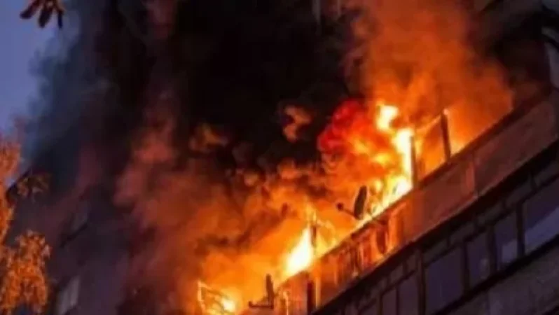 Խոշոր հրդեհ է բռնկվել Երևանի ՀԱԹ Բ2 թաղամասի բնակարաններից մեկում․ դեպքի վայր է մեկնել երեք մարտական հաշվարկ: