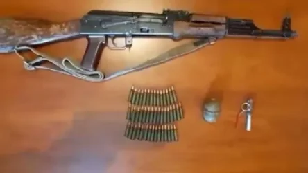 ՏԵՍԱՆՅՈՒԹ. Զենք-զինամթերքը բերել, թողել էր Քարահունջ բնակավայրի ցուցանակի տակ ու զանգել ոստիկաններին