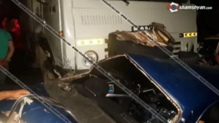 Արտակարգ դեպք Սյունիքի մարզում. Մեղրիում КамАЗ-ը, ինքնաբերաբար առաջ ընթանալով, բախվել է Mitsubishi-ին