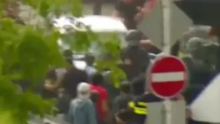 ՏԵՍԱՆՅՈՒԹ. Վրաց-ադրբեջանական բախումները շարունակվում են. քաղաքում մեքենաները քշում են մարդկանց ուղղությամբ