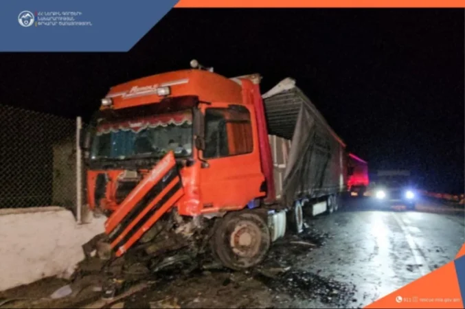 4 մարդ տեղում մահացել է Mercedes–ի և DAF–ի բախման հետևանքով. ՆԳՆ