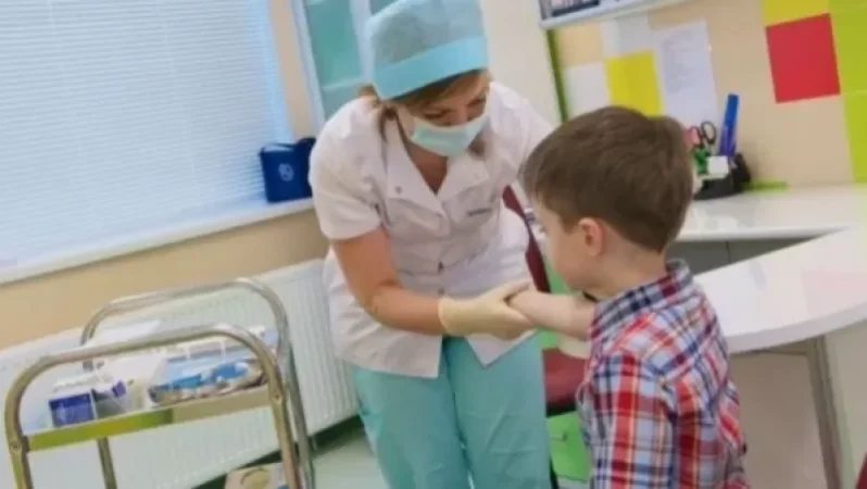 4-ամյա երեխան չի ենթարկվել բժիշկին, վերջինս ապտակել է նրան, երեխան ստացել է դեմքի սալջարդ. ՔԿ