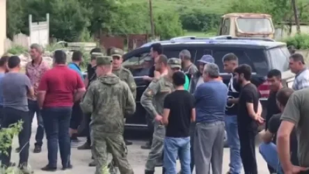 ՏԵՍԱՆՅՈՒԹ. Ադրբեջանցիների հայհոյանքներից հետո Կարմիր Շուկայի բնակիչները փակել են գլխավոր ճանապարհը