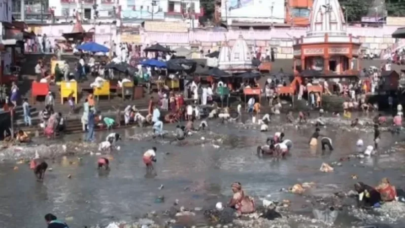 Հնդկաստանում պահանջել են դադարեցնել դիերը Գանգեսի մեջ նետելը