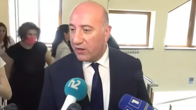 Հետևեք ՊՆ-ի տարածած հաղորդագրություններին և պաշտոնական լրահոսին. ՊՆ փոխնախարարը չպատասխանեց հարցերին