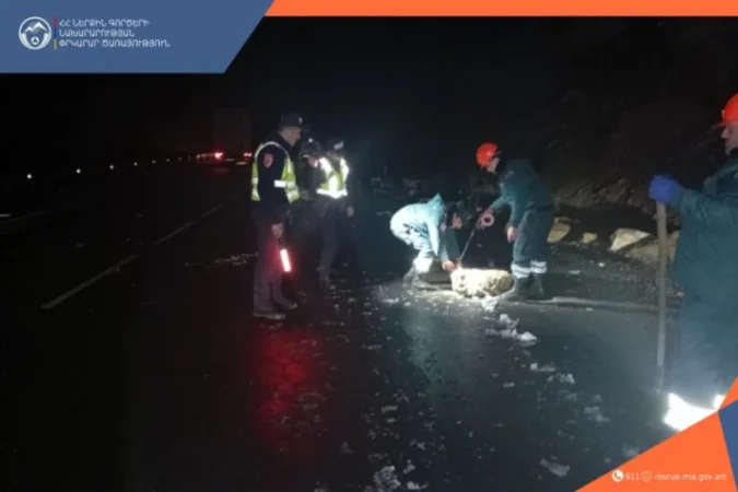 Քարաթափումներ՝ Երևան–Մեղրի ավտոճանապարհին. վնասվել են մեքենաներ