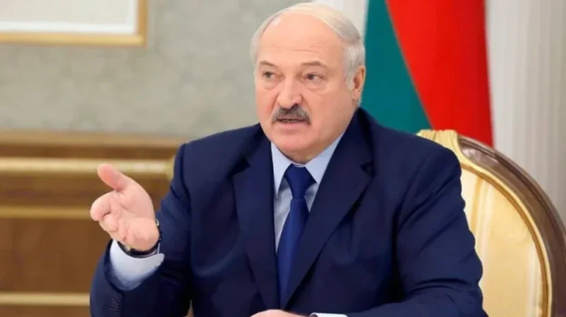 Սա աշխատանքային տիպիկ իրավիճակ է․ Լուկաշենկոն ընկել է սառույցի վրա հոկեյի ժամանակ