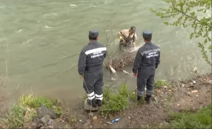 Երեխայի մարմինը հայտնաբերելուց 30 րոպե անց են փրկարարները նրան դուրս բերել գետից