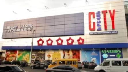 Սուպերմարկետում ` անհայտ անձը բացահայտ հափշտակել է տուժողի թևի տակ դրած տոպրակը, որի մեջ եղել է  3 մլն  դրամ