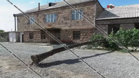 Գայ գյուղում քամին տապալել է էլեկտրասյունը, գյուղի 50-ից ավելի տներ մնացել էին առանց էլեկտրաէներգիայի