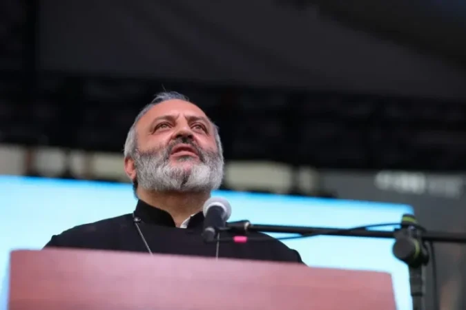 Մուրճդ վերցրու և արի․ Բագրատ Սրբազան՝ Նիկոլ Փաշինյանին