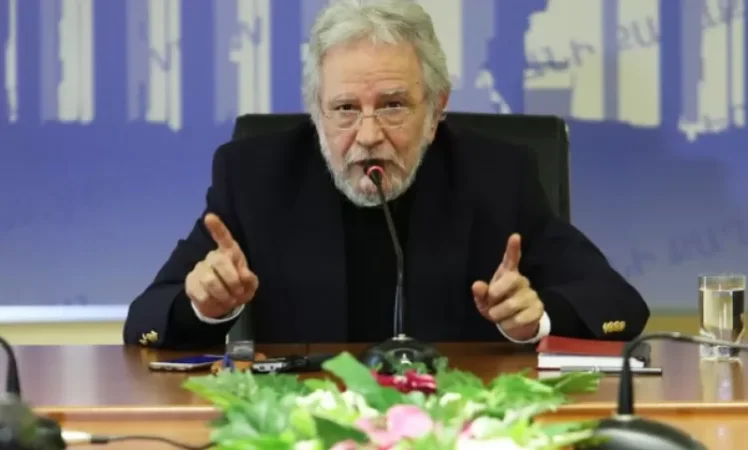 Ի՞նչ է փակցված Արթուր Մեսչյանի առանձնասենյակի առաստաղին․ «Հրապարակ»