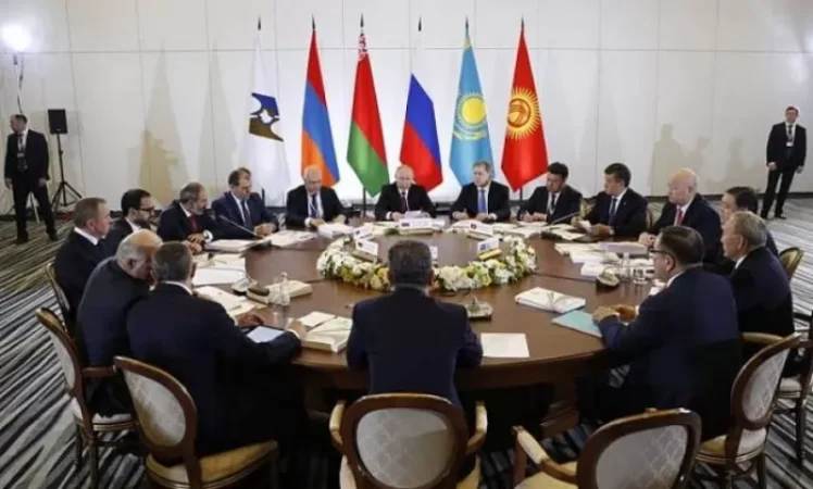 Armenia Takes Over the Presidency of the EAEU; Putin Wishes Success to Yerevan