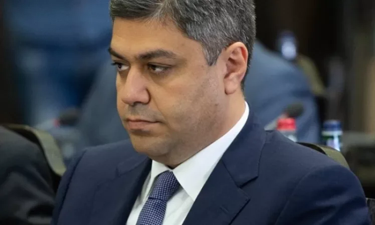 Video: Vanetsyan Refuses to Answer Questions Regarding Wiretapping