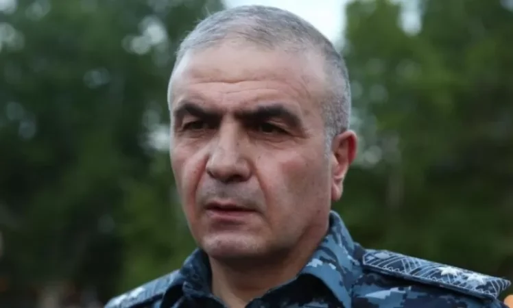 Ահազանգ․ Հունան Պողոսյանն ուղղորդում է ընտրողներին