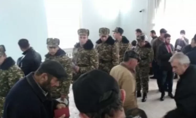 Ահազանգ է եղել, որ զինծառայողները ընտրական տեղամաս են մտել շարային կարգով