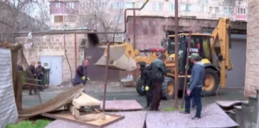 ՏԵՍԱՆՅՈՒԹ․ Արաբկիր վարչական շրջանում բակերը մաքրվում են ապօրինի զավթված տարածքներից