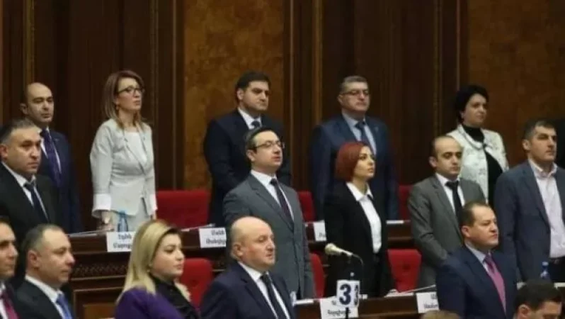 No Response to 'Bright Armenia' Proposal Yet: 'Hraparak'