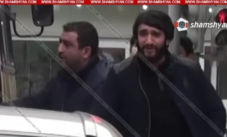 Նորակոչիկների ավտոբուսի միջադեպի մասնակիցներից մեկին գտել են, մյուսը փախուստի մեջ է