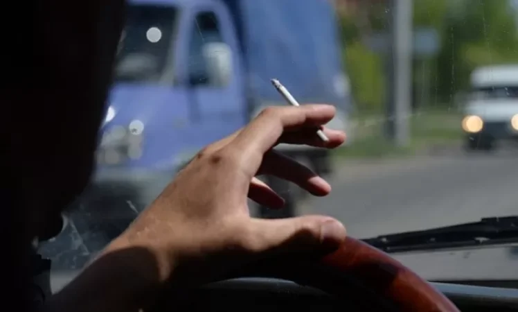 Bus Driver to Be Fined 5,000 Drams for Smoking in Transport: Levon Zakaryan