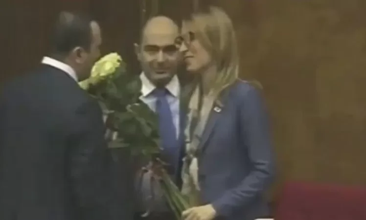 «Մենամարտից» հետո Էնֆիաջյանը ծաղիկներ նվիրեց Մանե Թանդիլյանին