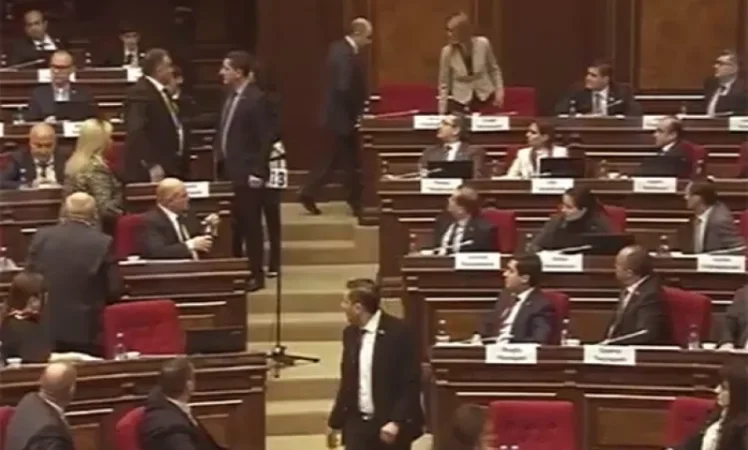 Վեճ՝ խորհրդարանում. Իրար «կպան» Մարուքյանն ու ԲՀԿ-ական պատգամավորը