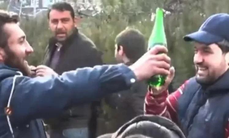 Ցուցարարները շամպայն բացեցին ու շնորհավորեցին միմյանց