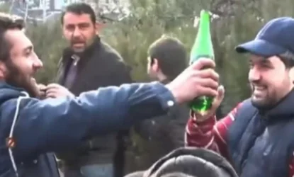 Ցուցարարները շամպայն բացեցին ու շնորհավորեցին միմյանց