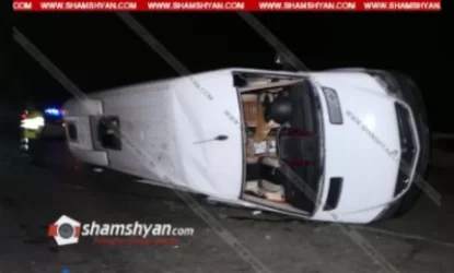 Խոշոր ավտովթար.Mercedes Sprinter-ով բախվել է իր առջև հայտնված թափառող շանը, դուրս եկել հանդիպակաց գոտի և կողաշրջվել