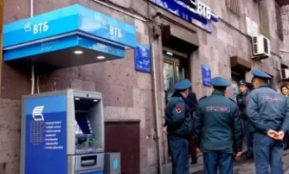 Կացնով զինված տղամարդը ներխուժել է բանկ․ Գողության անհաջող փորձ՝ ՎՏԲ-ում․ Մանրամասներ