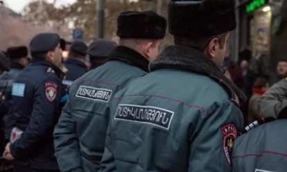 ՏԵՍԱՆՅՈՒԹ. Բանկ մտած տղամարդը կացնով հարվածել էր կառավարչի սենյակի ապակուն