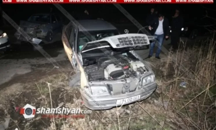 Զինվորական հավաքակայանի մոտ բախվել են Mercedes-ն ու Volkswagen-ը. կա վիրավոր