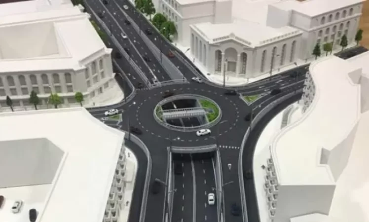 Քաղաքապետն ու գլխավոր ճարտարապետը քննարկում են «Հայրենիք» կինոթատրոնի հարակից հրապարակի տրանսպորտային հանգույցը