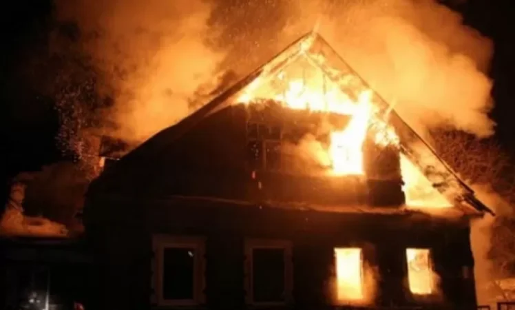Fire Breaks Out in an Apartment in Yerevan, Living Room Destroyed