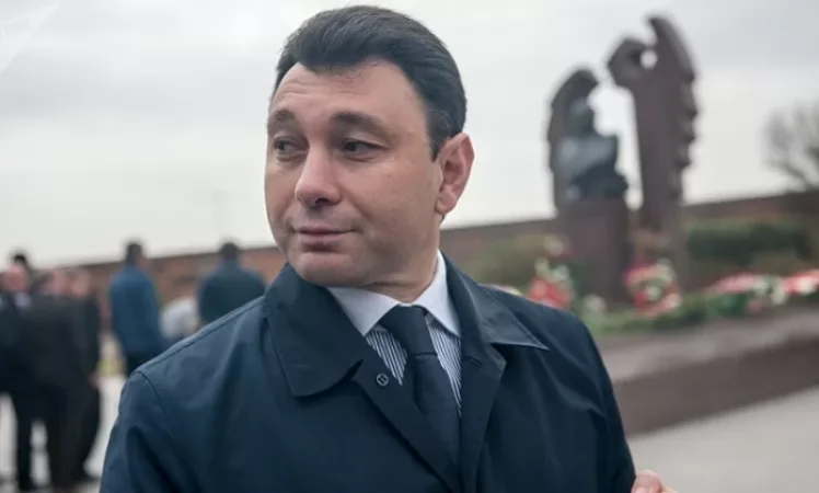 Եթե այսպես պետք է աշխատեք,ապա հրաժարականների շքերթը սարերի հետևում չէ. Շարմազանով