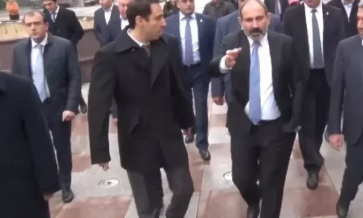 VIDEO: Nikol Pashinyan and Hayk Marutyan Stroll in the Park