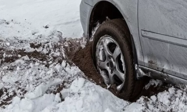ՀՀ տարածքում ձյան մեջ արգելափակված մեքենաներից շուրջ 20 ուղևոր է տեղափոխվել, 1-ը՝ ոտքի կոտրվածքով