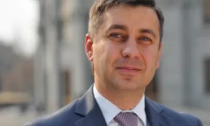 Նույն անօթևան ընտանիքը շարունակում է ապրել վարչապետի տանը. Վլադիմիր Կարապետյան