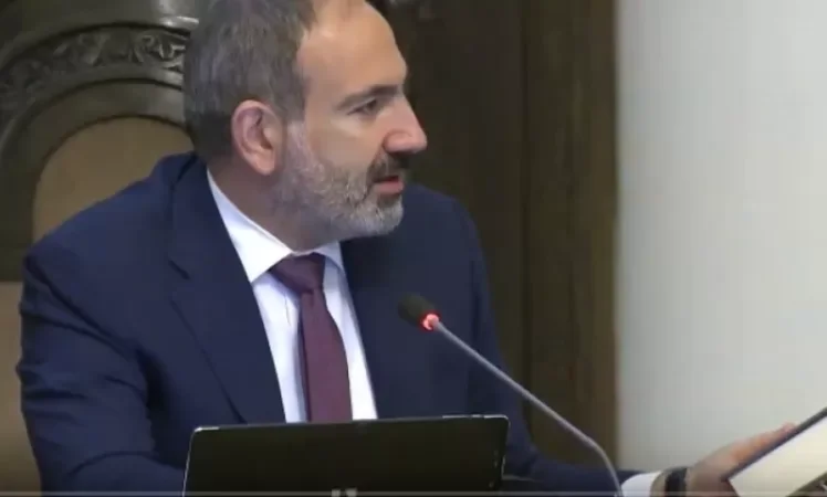 Կառավարության անդամները  նվեր ստացան