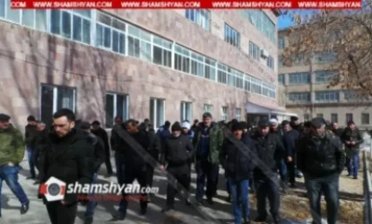 «Հրազդան ցեմենտ» գործարանում 400-ից ավելի աշխատակիցներ պահանջում են աշխատավարձերը