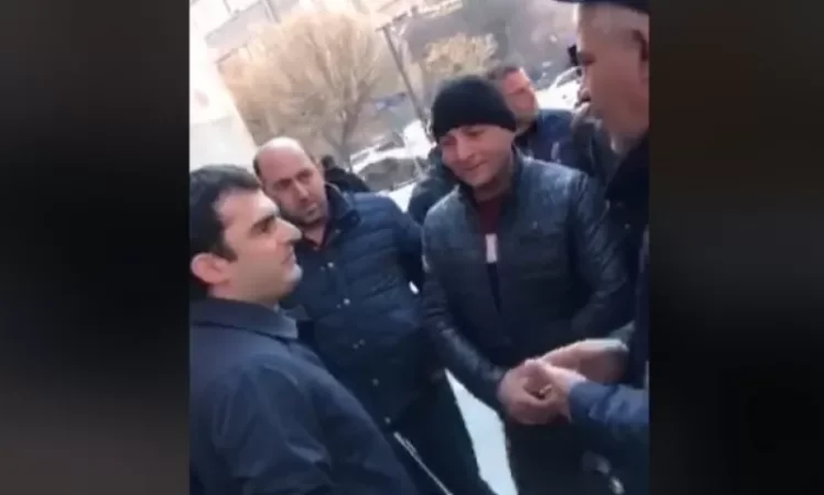 ՏԵՍԱՆՅՈՒԹ․ Ավտոներկրողները կառավարության շենքի մոտ շնորհակալություն են հայտնում նախարարին